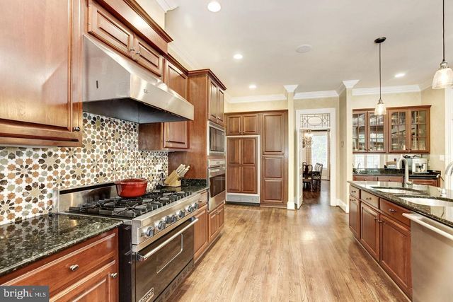 9909 AVENEL FARM DR, Potomac, MD 20854