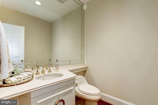 9909 AVENEL FARM DR, Potomac, MD 20854
