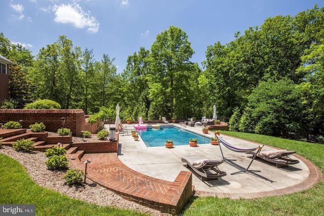 9909 AVENEL FARM DR, Potomac, MD 20854