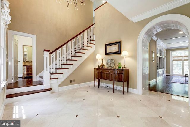 9909 AVENEL FARM DR, Potomac, MD 20854