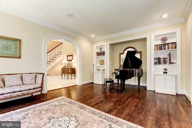 9909 AVENEL FARM DR, Potomac, MD 20854