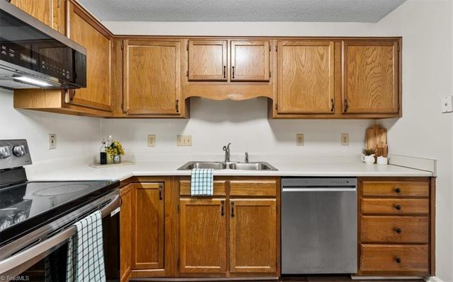 2219 New Garden Road A, Greensboro, NC 27410