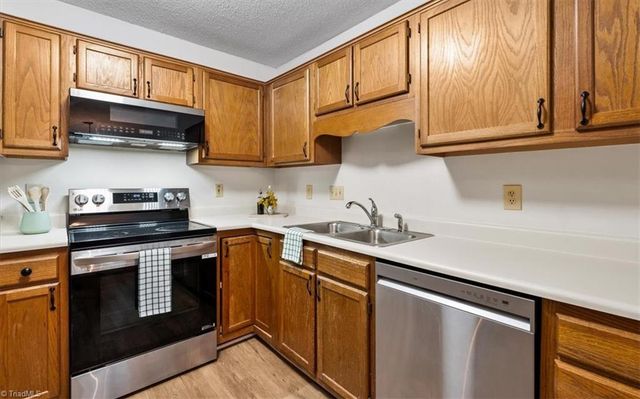 2219 New Garden Road A, Greensboro, NC 27410