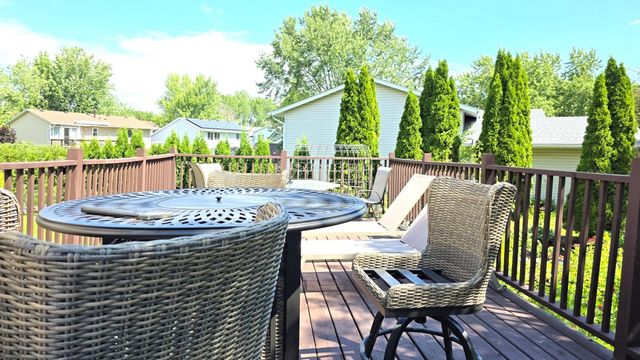 6546 Upper 22nd Street N, Oakdale, MN 55128
