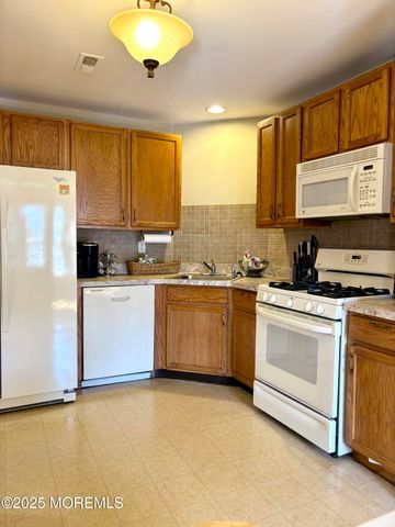 39 Rozalyn Lane 141, South Amboy, NJ 08879