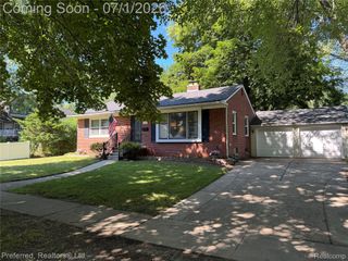 15625 Surrey Street, Livonia, MI 48154