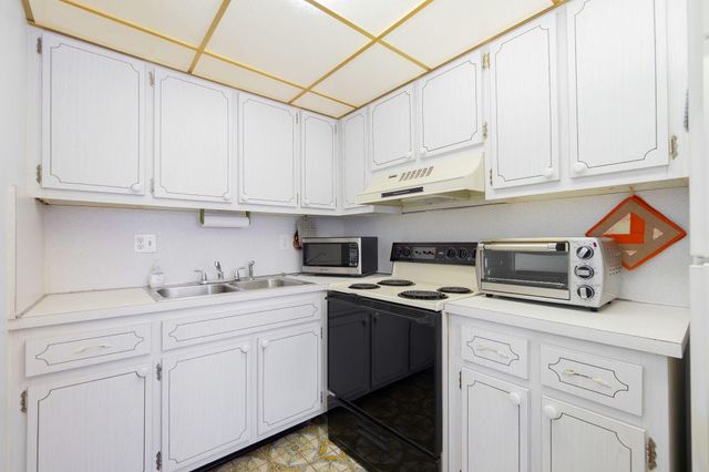 2840 Cynthia Lane 101, Lake Worth Beach, FL 33461