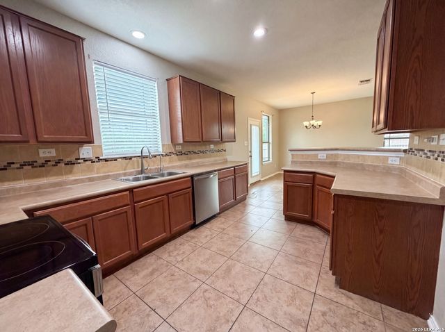 5733 Ty Lindstrom, Schertz, TX 78108