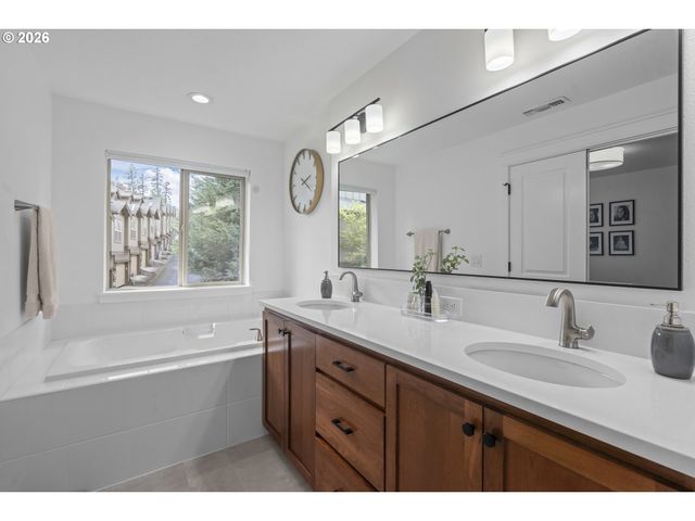 11971 Sw HORIZON Blvd, Beaverton, OR 97007