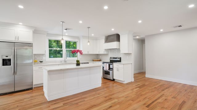 23 Valley View Lane, New Milford, CT 06776