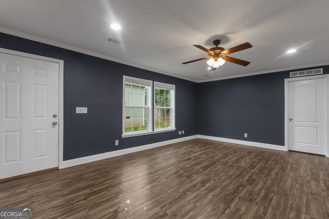 109 Willow Drive E, Newnan, GA 30263