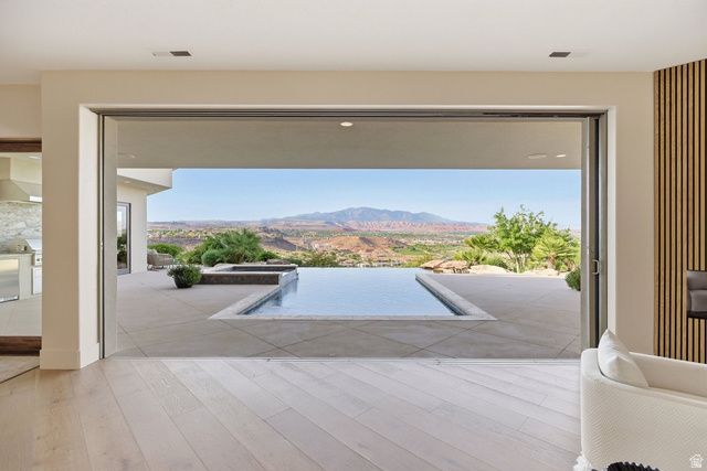 2031 E CLIFF POINT DR, St. George, UT 84790