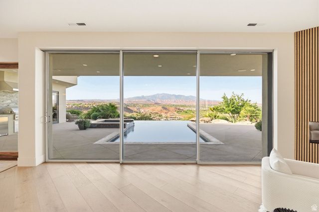 2031 E CLIFF POINT DR, St. George, UT 84790