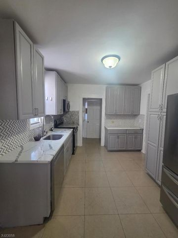 16 Mineral Sprg A, Passaic City, NJ 07055