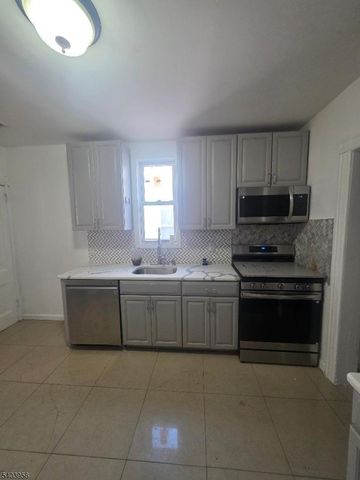 16 Mineral Sprg A, Passaic City, NJ 07055