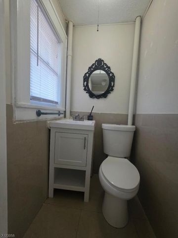 16 Mineral Sprg A, Passaic City, NJ 07055