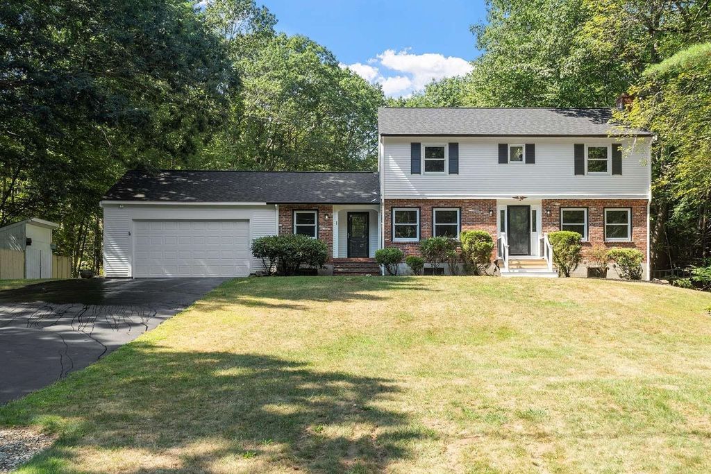 55 Woodridge Road, Hampstead, NH 03841