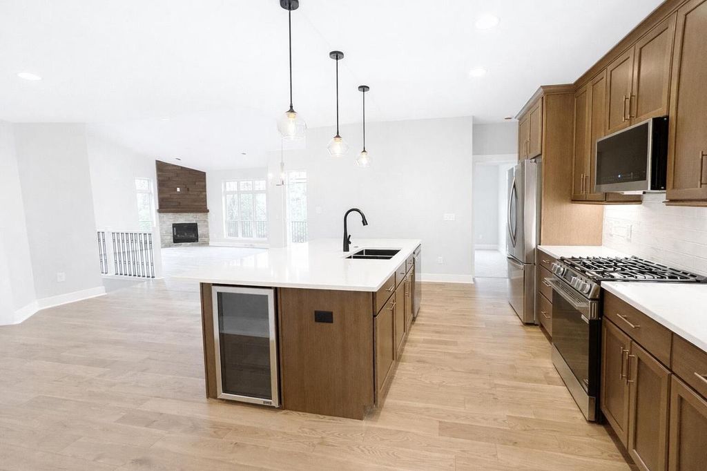 W389N7108 Pennsylvania STREET, Oconomowoc, WI 53066