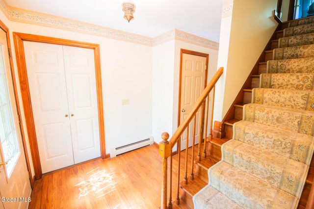 20 Lantern Hill Road, Queensbury, NY 12804