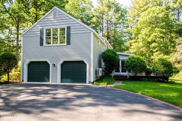 20 Lantern Hill Road, Queensbury, NY 12804