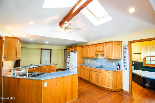 20 Lantern Hill Road, Queensbury, NY 12804