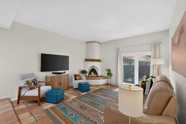 258 Loma Entrada, Santa Fe, NM 87501