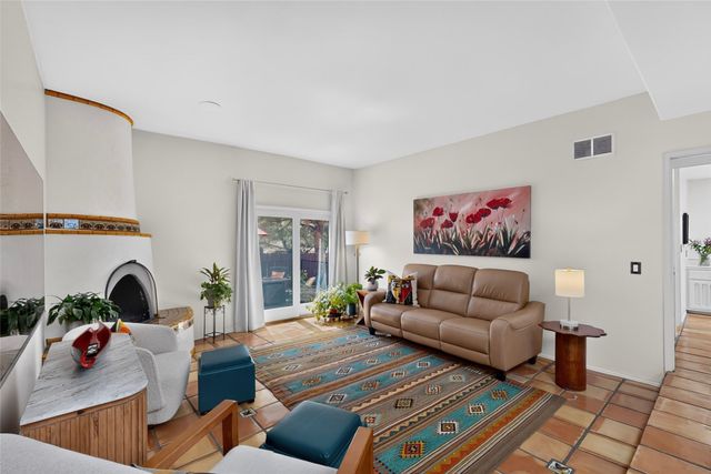 258 Loma Entrada, Santa Fe, NM 87501