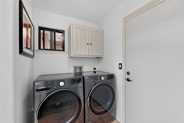 258 Loma Entrada, Santa Fe, NM 87501