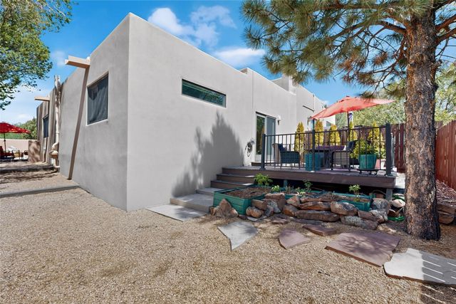 258 Loma Entrada, Santa Fe, NM 87501