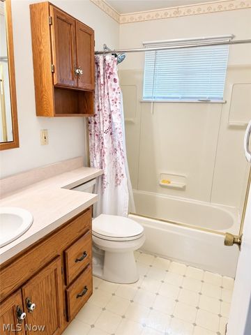16710 Dynes Avenue, Cleveland, OH 44128