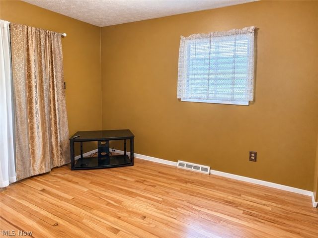 16710 Dynes Avenue, Cleveland, OH 44128
