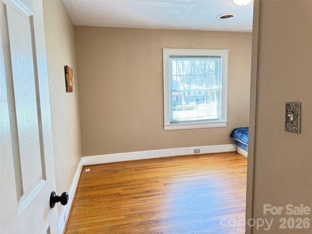 316 Sharon Avenue NW, Lenoir, NC 28645