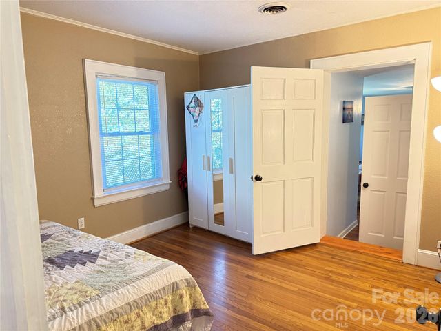 316 Sharon Avenue NW, Lenoir, NC 28645
