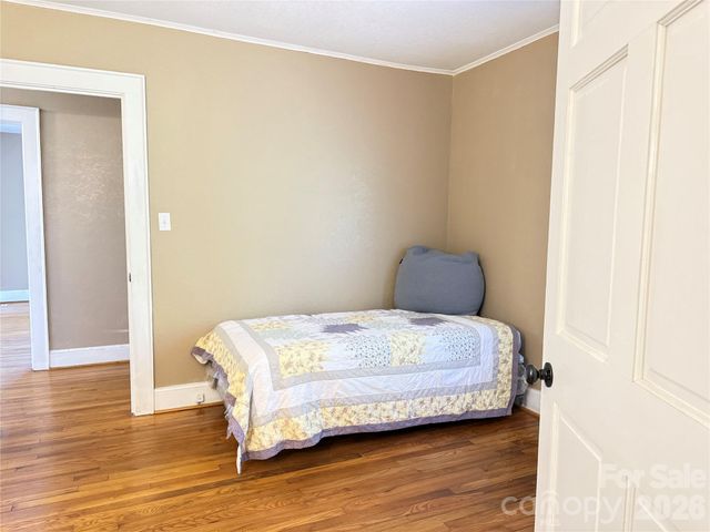 316 Sharon Avenue NW, Lenoir, NC 28645