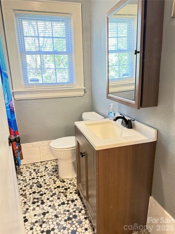 316 Sharon Avenue NW, Lenoir, NC 28645