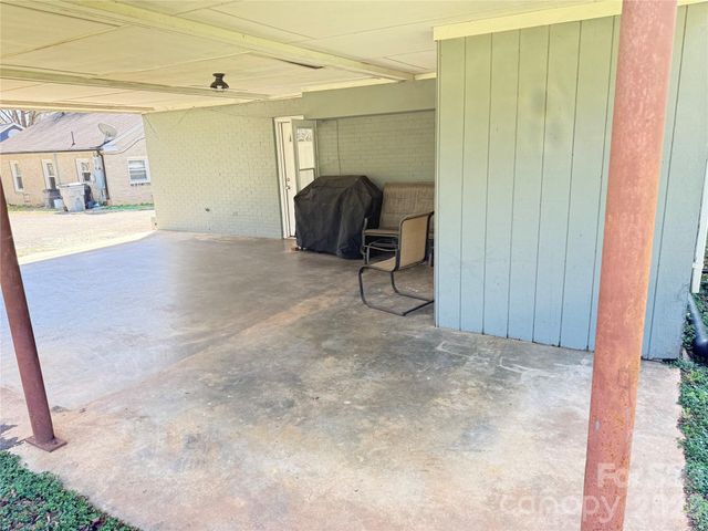 316 Sharon Avenue NW, Lenoir, NC 28645