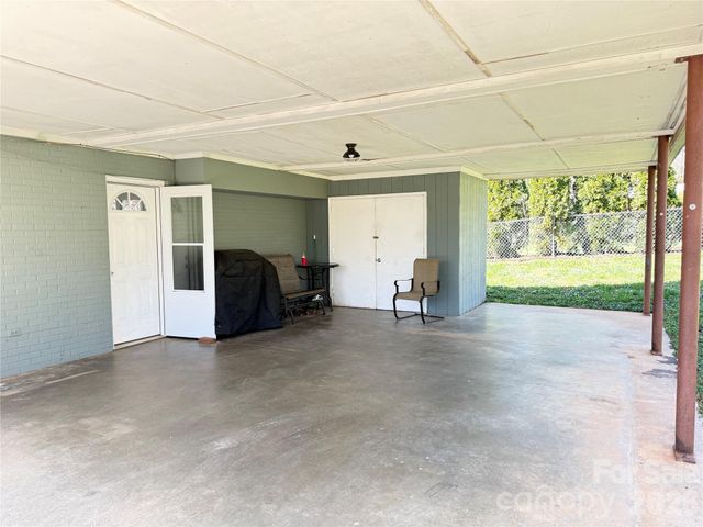 316 Sharon Avenue NW, Lenoir, NC 28645