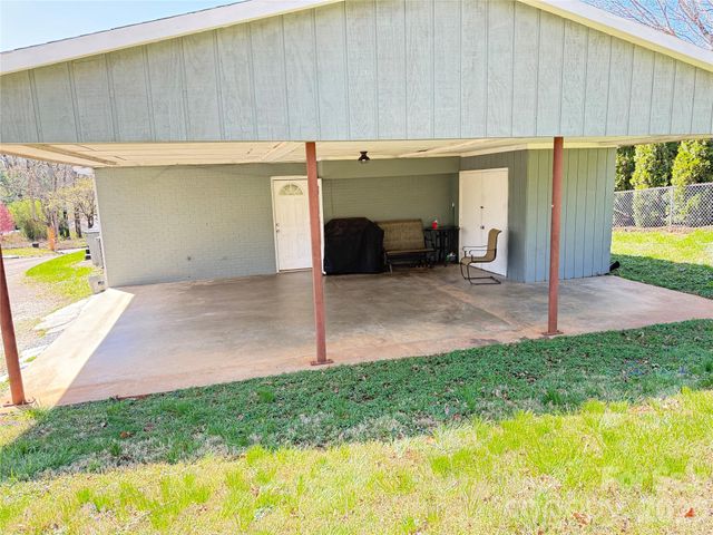 316 Sharon Avenue NW, Lenoir, NC 28645