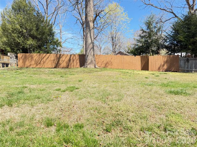 316 Sharon Avenue NW, Lenoir, NC 28645