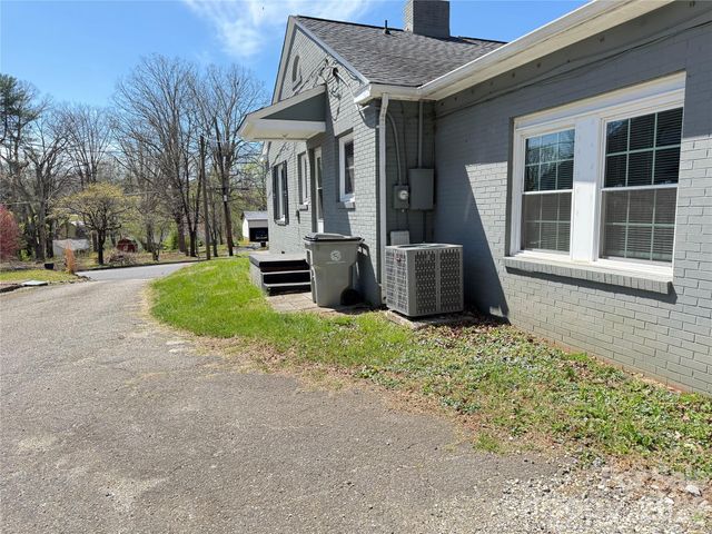316 Sharon Avenue NW, Lenoir, NC 28645