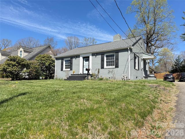 316 Sharon Avenue NW, Lenoir, NC 28645