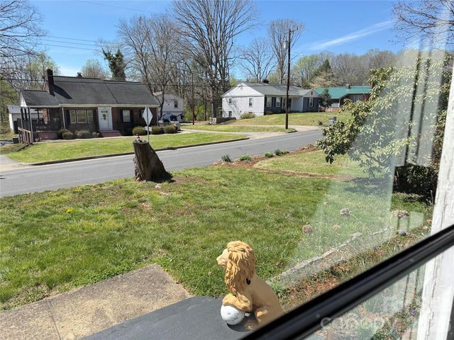 316 Sharon Avenue NW, Lenoir, NC 28645