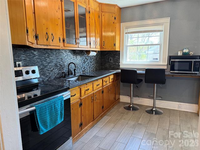 316 Sharon Avenue NW, Lenoir, NC 28645