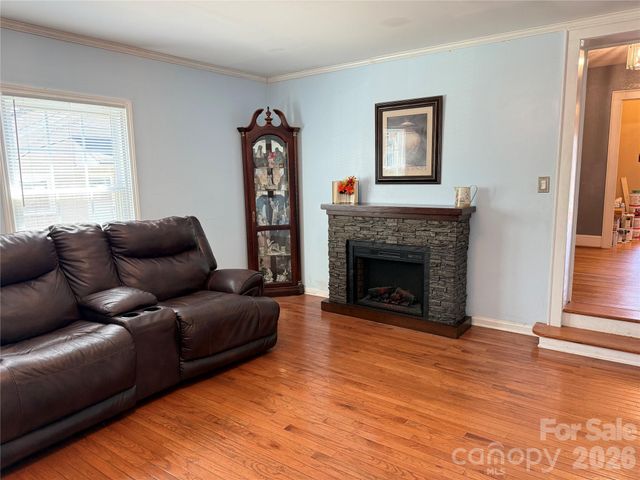 316 Sharon Avenue NW, Lenoir, NC 28645
