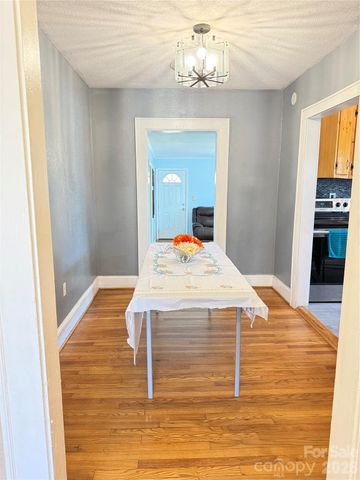 316 Sharon Avenue NW, Lenoir, NC 28645