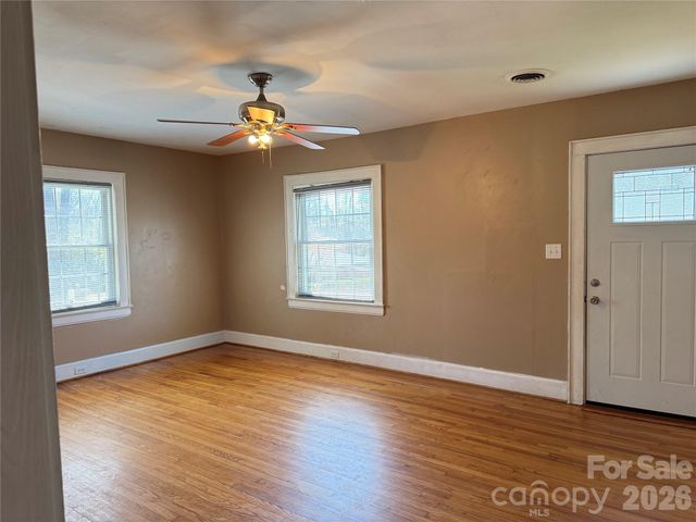 316 Sharon Avenue NW, Lenoir, NC 28645