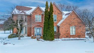 18546 Glastonbury Drive, Livonia, MI 48152