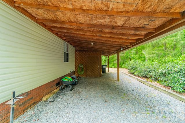 13753 Saint Thomas Drive, Stanfield, NC 28163