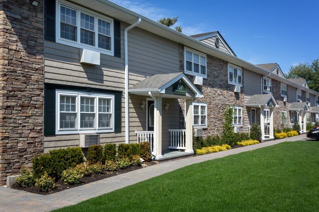 801 Long Island Avenue 1A, Deer Park, NY 11729