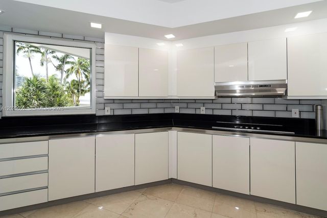 21050 NE 38th Ave 305, Aventura, FL 33180